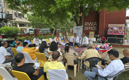 शब्दवीणा के "मनभावन सावन" काव्यगोष्ठी में बादल, बारिश, प्रकृति, एवं रक्षाबंधन पर पढ़ी गयीं रचनाएँ, पतवारों की आदत छोड़ो, तैर के दरिया पार करो, सुनो सहेली सावन आया, मनमोहक मनभावन आया