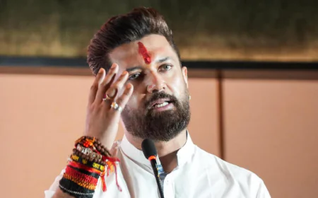 BIG NEWS : तेज प्रताप के आरोपों पर चिराग पासवान के तेवर तल्ख, अपनी ही पार्टी के मंत्री संजय सिंह से मांगा जवाब