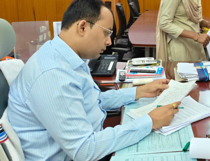 रैण्डमाइजेशन प्रक्रिया के तहत विभिन्न विभागों के कर्मियों का स्थानांतरण, पारदर्शिता एवं निष्पक्षता को मिलेगा बढ़ावा