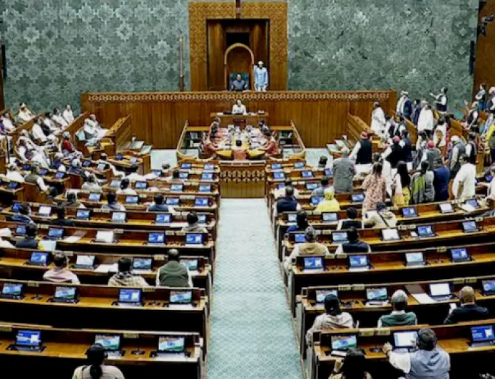 संसद में हंगामे के बीच सरकार का मिशन जारी, बिना चर्चा कई बिल पास; अब FCRA संशोधन विधेयक पर नजर
