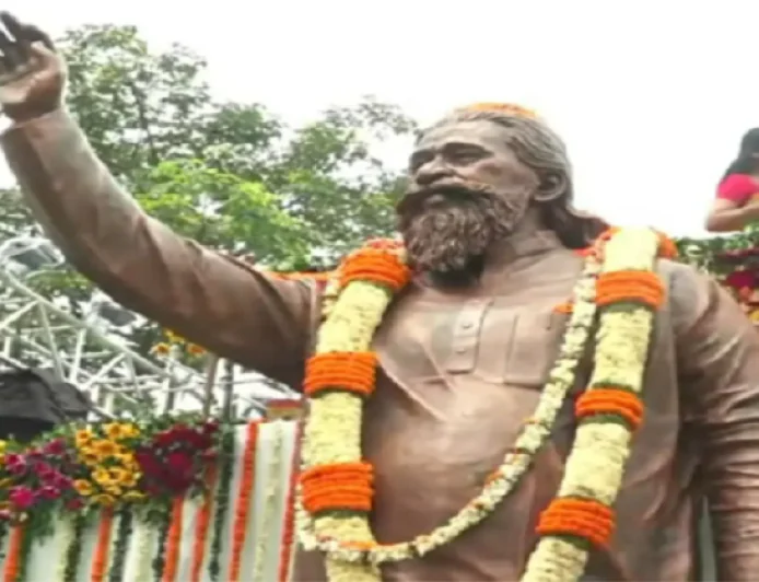नेमरा में पहली पुण्यतिथि पर दिशोम गुरु शिबू सोरेन को भावभीनी श्रद्धांजलि, आदमकद प्रतिमा का अनावरण, हजारों लोगों ने किया नमन
