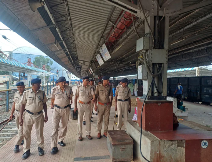 श्रावणी मेला: आरपीएफ का सघन सुरक्षा अभियान, यात्रियों को किया जागरूक