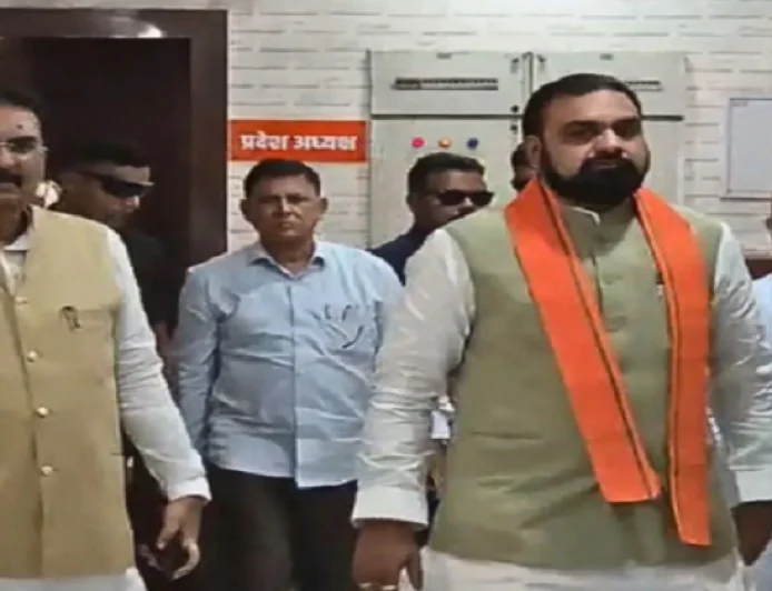 बांकीपुर में मिली करारी हार के बाद BJP में मंथन, CM सम्राट चौधरी अचानक पहुंचे प्रदेश दफ्तर, बंद कमरे में हुई बैठक