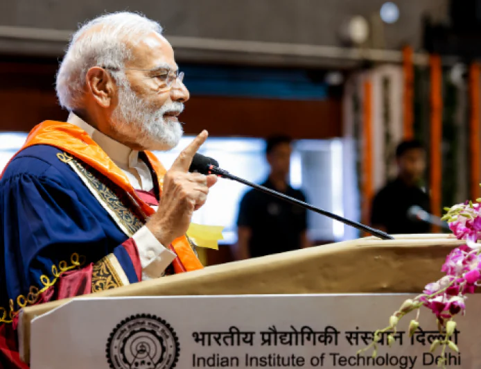 IIT दिल्ली में बोले PM मोदी, कहा : चिप से जहाज तक भारत में बने, फिर बाबा बागेश्वर का किया जिक्र