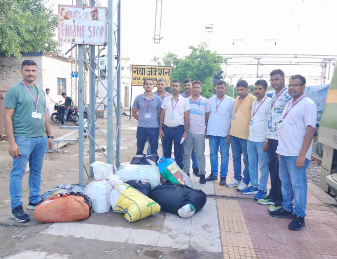 ट्रेन की सीट के नीचे लावारिस बोरियों से 372 लीटर महुआ शराब बरामद, जीआरपी में केस दर्ज