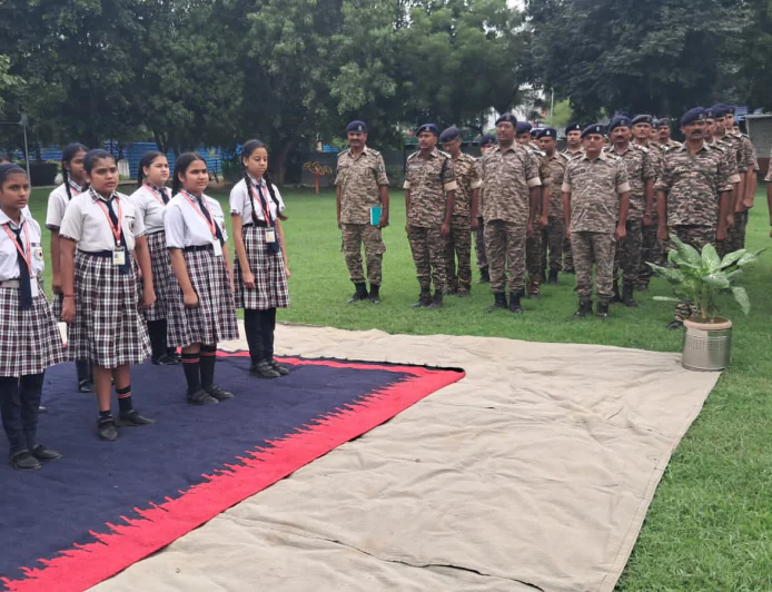 47वीं बटालियन सीआरपीएफ में गूंजा ‘वंदे मातरम्’, जवानों और स्कूली बच्चों ने किया सामूहिक गान