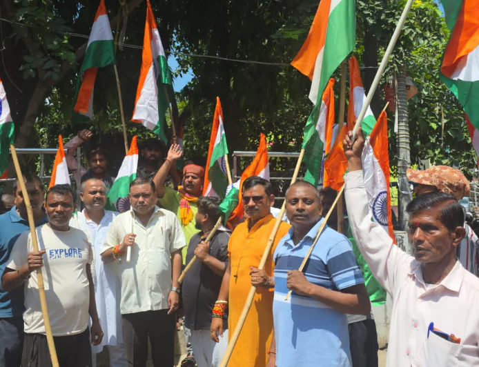 तिरंगा यात्रा में गूंजा राष्ट्रभक्ति का संदेश, शहीद भगत सिंह को दी श्रद्धांजलि