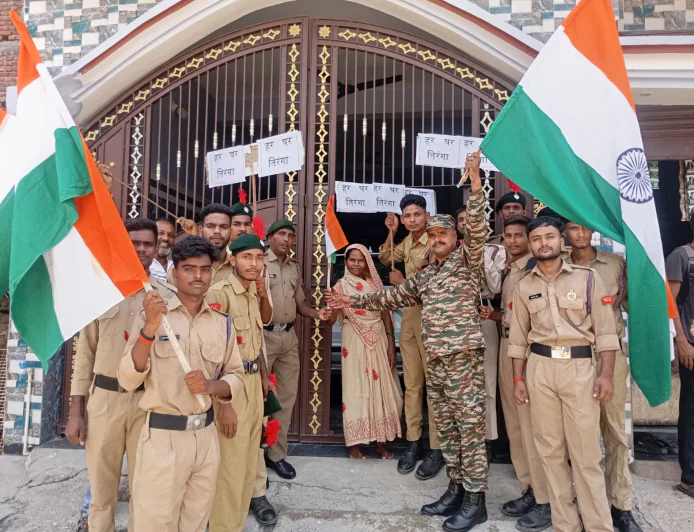 हर घर तिरंगा अभियान के तहत एनसीसी कैडेटों ने घर-घर पहुंचाया राष्ट्रभक्ति का संदेश