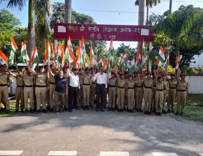 पीएम श्री केंद्रीय विद्यालय से निकली तिरंगा यात्रा, एनसीसी कैडेटों ने दिया राष्ट्रभक्ति का संदेश