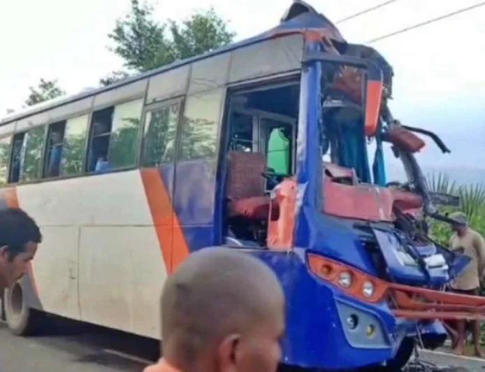 कोडरमा में भीषण सड़क हादसा, नेपाल के तीन कांवरियों की मौत