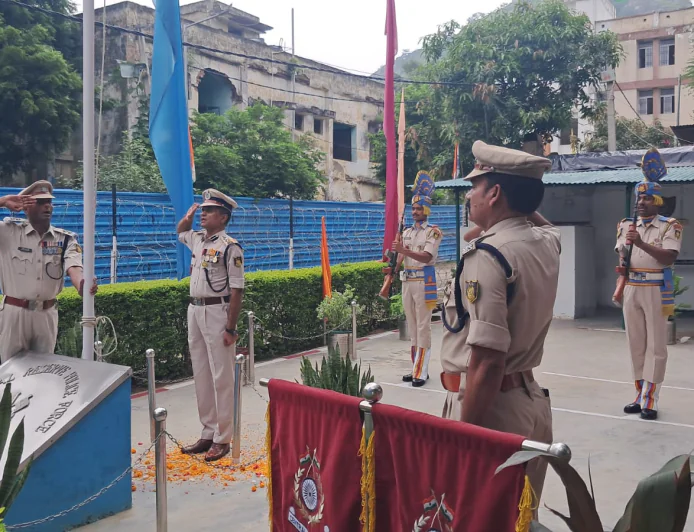 47वीं वाहिनी सीआरपीएफ में देशभक्ति के रंग में रंगा स्वतंत्रता दिवस समारोह, राष्ट्रपति पुलिस पदक से सम्मानित होंगे कमांडेंट अवधेश कुमार, उत्कृष्ट कार्य करने वाले अधिकारियों एवं जवानों को किया गया सम्मानित