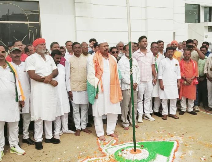 "80वें स्वतंत्रता दिवस वजीरगंज विधायक माननीय वीरेन्द्र सिंह के द्वारा मानपुर जनता निवास प्रांगण में समारोहपूर्वक झंडोत्तोलन किया गया