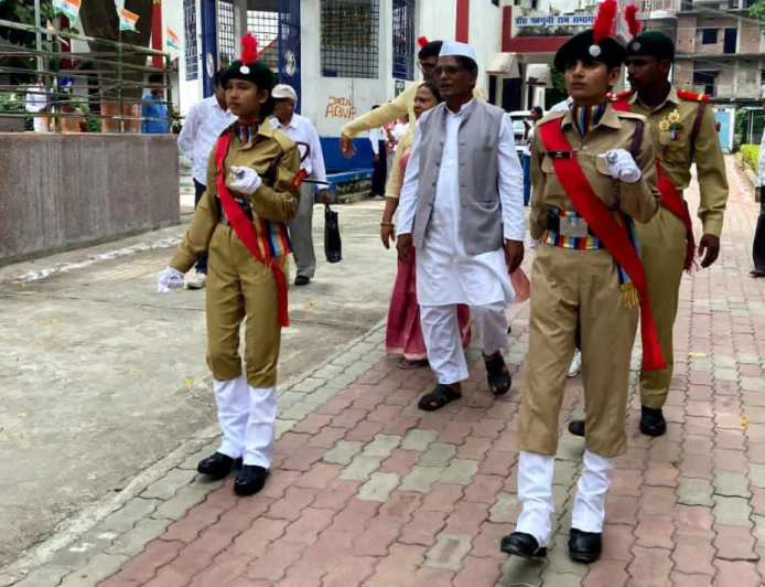 जगजीवन महाविद्यालय में धूमधाम से मनाया गया 80वां स्वतंत्रता दिवस, प्राचार्य डॉ. मो. अयूब के संबोधन के बाद एनसीसी कैडेटों ने राष्ट्रध्वज को दी सलामी