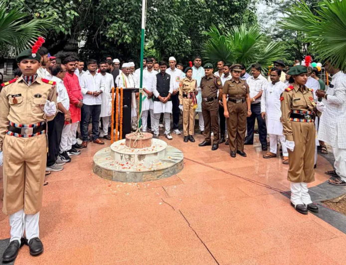 गया कॉलेज में गरिमामय माहौल में मनाया गया स्वतंत्रता दिवस, तिरंगा यात्रा में कैडेटों ने दिया राष्ट्रभक्ति और देशप्रेम का संदेश