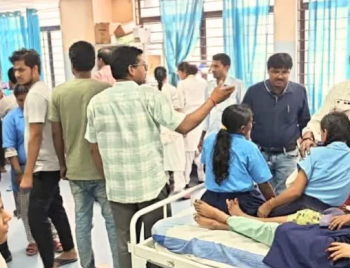 MDM में बच्चों ने नमक मांगा तो मिला डिटर्जेंट पाउडर, लापरवाही पर बोले मंत्री : 'रसोइये से हुई होगी गलती'