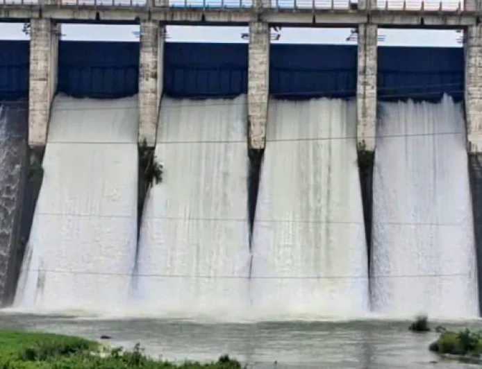 पतरातू डैम के खोले गए 4 फाटक, लगातार बारिश से बढ़ा जलस्तर