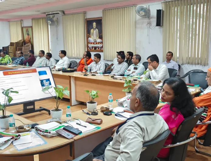 इफको के एक दिवसीय बिक्री केंद्र प्रभारी प्रशिक्षण कार्यक्रम में जैविक उर्वरकों के उपयोग एवं लाभ के बारे में जानकारी दी गई