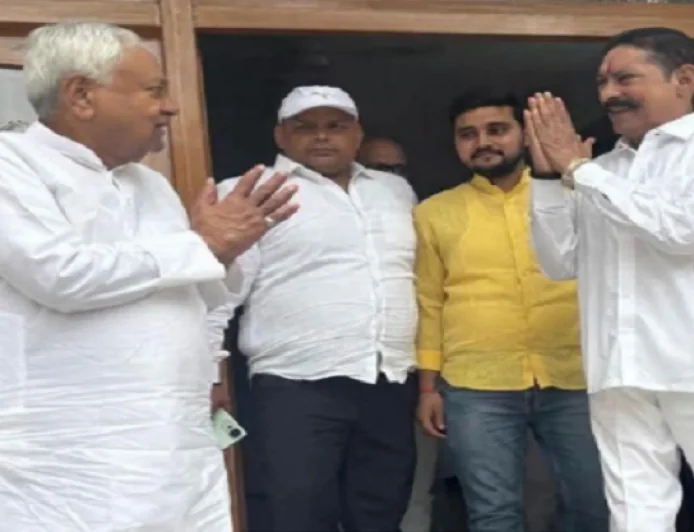 पूर्व CM नीतीश कुमार से अनंत सिंह ने की मुलाकात, हाथ जोड़ मुस्कुराए, दिखा ये खास अंदाज