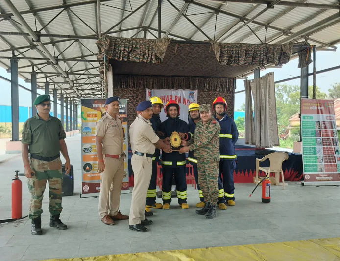 एनसीसी कैडेटों को शस्त्र प्रशिक्षण से लेकर अग्निशमन तक की दी जानकारी