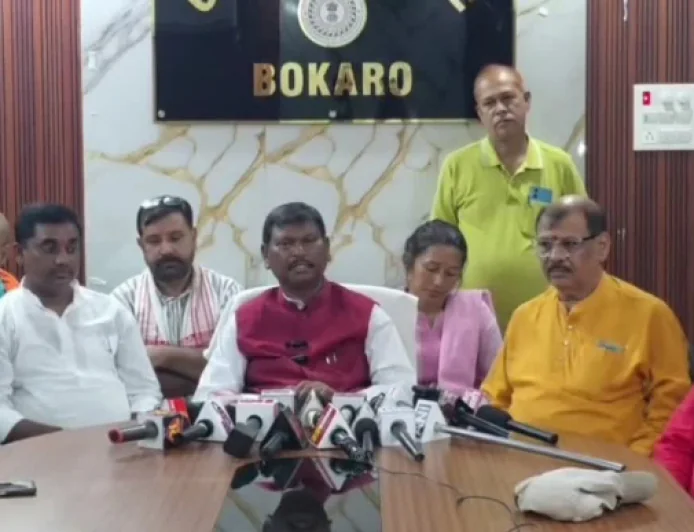 ‘हेमंत सरकार ने झारखंड को किया लहूलुहान’, पूर्व मुख्यमंत्री अर्जुन मुंडा का तीखा वार, कहा : तराशने की बजाए तोड़ दी संभावनाएं