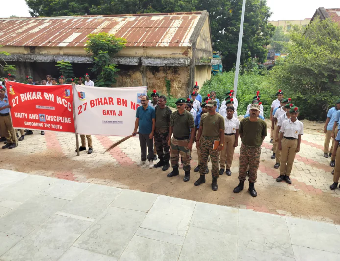 एनसीसी शिविर में बैटल ड्रिल के साथ टीबी और नशामुक्ति का दिया संदेश