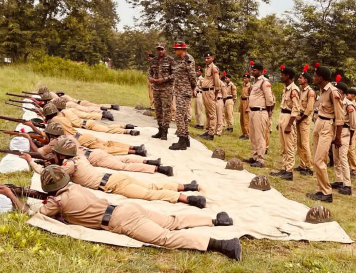 लक्ष्य पर निशाना, अनुशासन का इम्तिहान: एनसीसी कैडेटों ने लॉन्ग रेंज पर दिखाई दक्षता