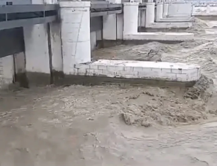BIG NEWS : नेपाल में तबाही के बाद बिहार में गंडक का अलर्ट, NDRF- SDRF तैयार, इन जिलों पर खास नजर