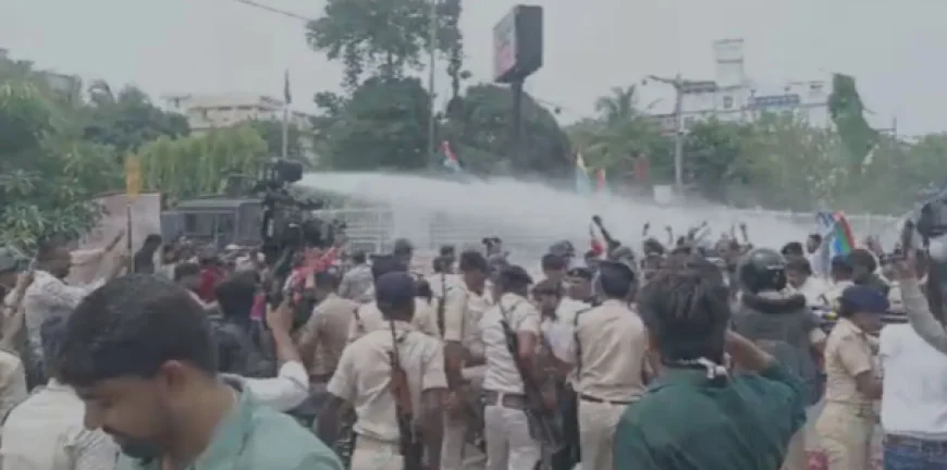 पटना में प्रदर्शनकारियों पर वॉटर कैनन का इस्तेमाल, पुलिस के साथ झड़प, इनकम टैक्स गोलंबर पर हंगामा