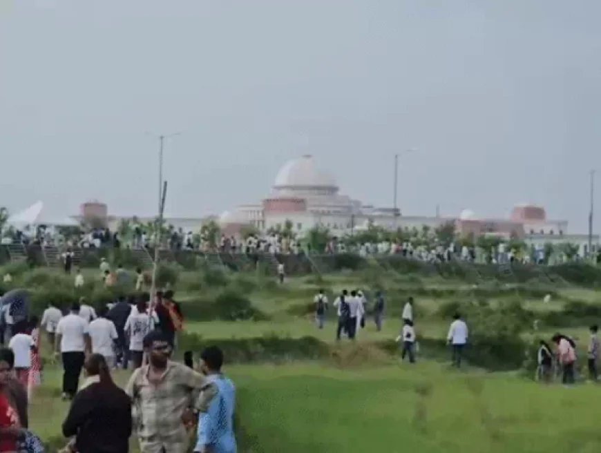 झारखंड विधानसभा गेट के पास पहुंचे आंदोलनकारी छात्र, बैरिकेडिंग तोड़ी, पुलिस ने किया लाठीचार्ज, आंसू गैस के गोले दागे