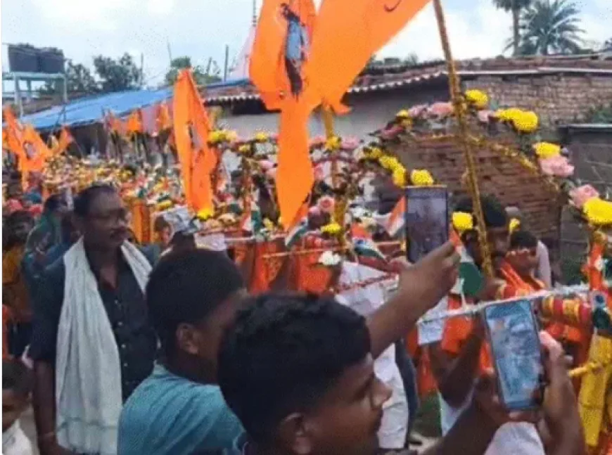 मुजफ्फरपुर-भागलपुर में शिवभक्तों पर हेलिकॉप्टर से फूलों की बारिश, बेगूसराय में श्रद्धालुओं की लगी 2 किमी लंबी कतार