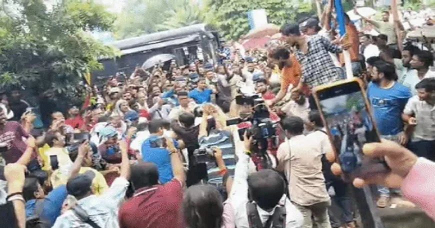 आरजी कर केस में गिरफ्तार पूर्व TMC विधायक पर हमला, भीड़ ने पीटा, फेंके जूते-अंडे, जल्दबाजी में डॉक्टर का अंतिम संस्कार कराने का आरोप