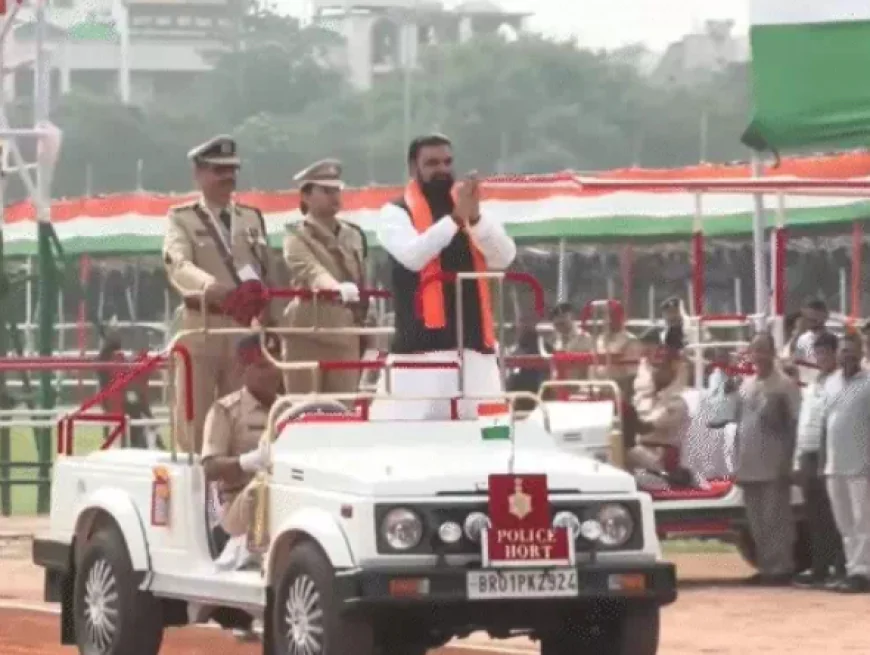CM सम्राट चौधरी ने पहली बार गांधी मैदान में फहराया तिरंगा, विधानसभा और विधान परिषद में किया गया झंडोत्तोलन