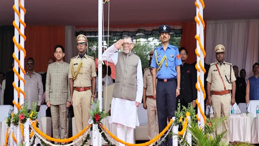 राज्यपाल संतोष कुमार गंगवार ने उपराजधानी में फहराया तिरंगा, परीक्षाओं में कदाचार की निंदा की