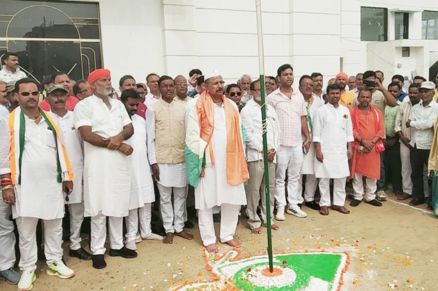 "80वें स्वतंत्रता दिवस वजीरगंज विधायक माननीय वीरेन्द्र सिंह के द्वारा मानपुर जनता निवास प्रांगण में समारोहपूर्वक झंडोत्तोलन किया गया
