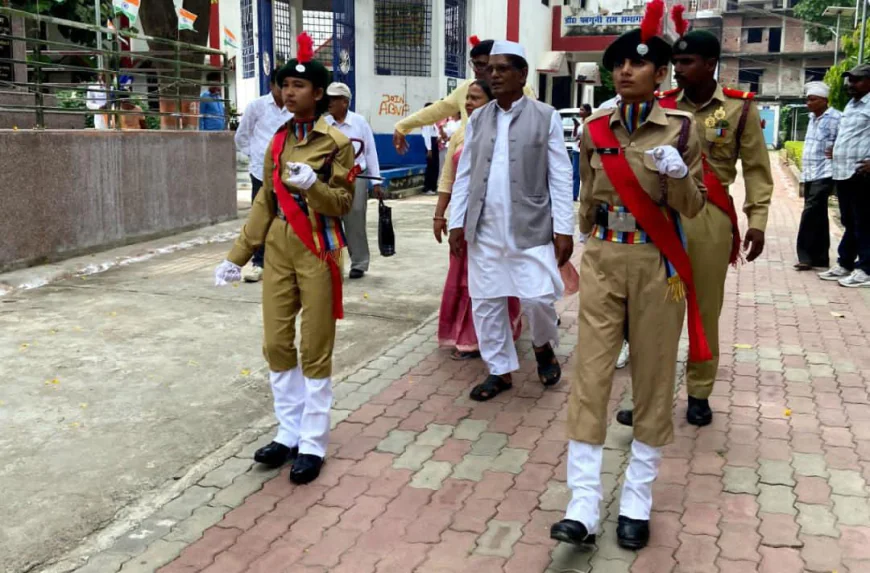 जगजीवन महाविद्यालय में धूमधाम से मनाया गया 80वां स्वतंत्रता दिवस, प्राचार्य डॉ. मो. अयूब के संबोधन के बाद एनसीसी कैडेटों ने राष्ट्रध्वज को दी सलामी