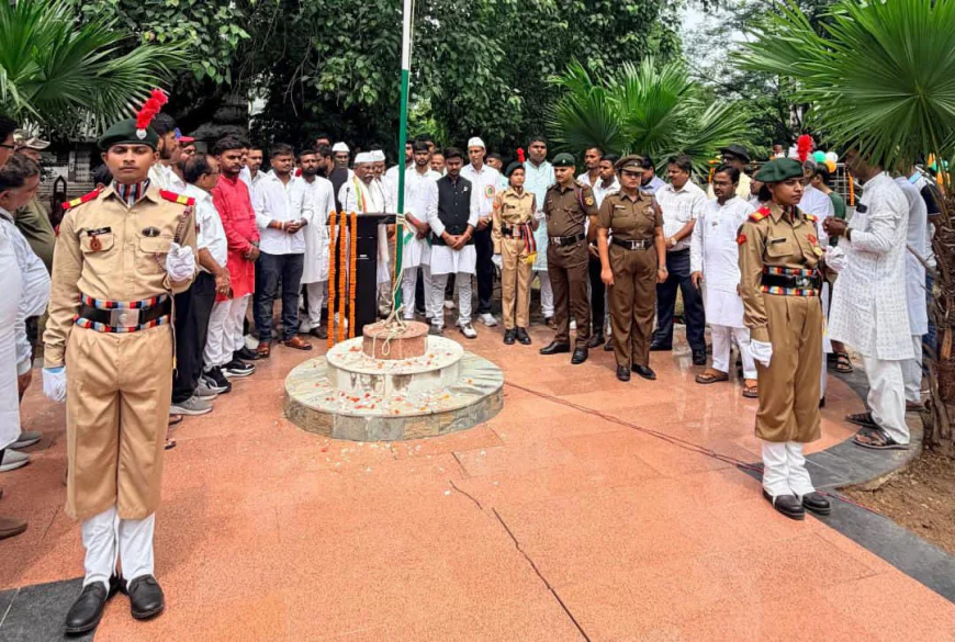 गया कॉलेज में गरिमामय माहौल में मनाया गया स्वतंत्रता दिवस, तिरंगा यात्रा में कैडेटों ने दिया राष्ट्रभक्ति और देशप्रेम का संदेश