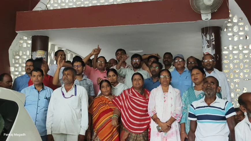 बिहार विश्वविद्यालय विधेयक के विरोध में गरजे एमयू के शिक्षक-कर्मचारी, प्रशासनिक भवन के समक्ष प्रदर्शन, विधेयक वापस लेने की मांग