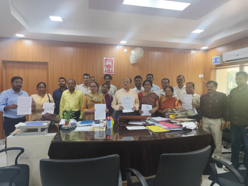 लंबित समस्याओं के समाधान को कुलपति से मिले शिक्षक संघ के पदाधिकारी