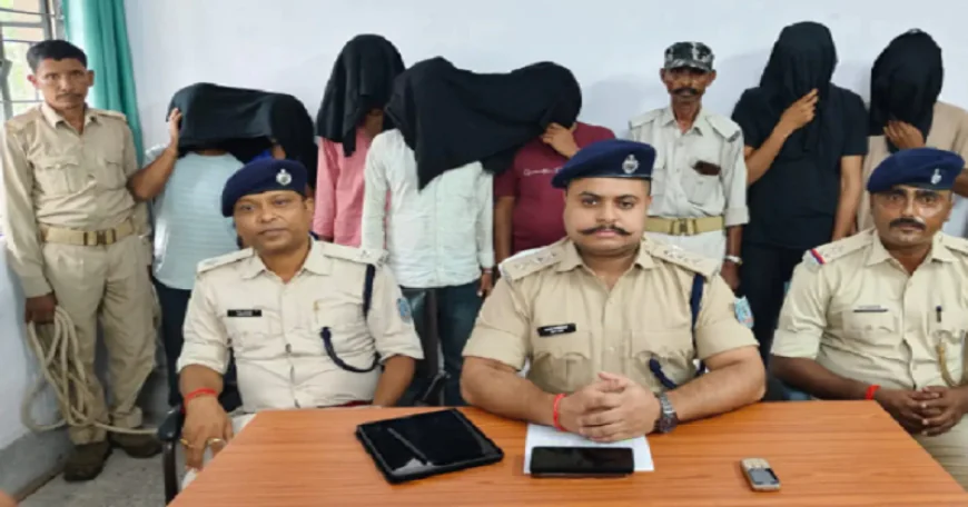 चतरा में सेक्स रैकेट का खुलासा, पुलिस ने मारा छापा तो शर्म से झुक गई आंखें, मास्टरमाइंड महिला और पांच युवतियों समेत 12 गिरफ्तार