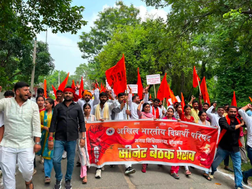 छात्रहित के 32 सूत्री मांगों को लेकर अखिल भारतीय विद्यार्थी परिषद का प्रदर्शन, कुलपति को सौंपा मांग-पत्र