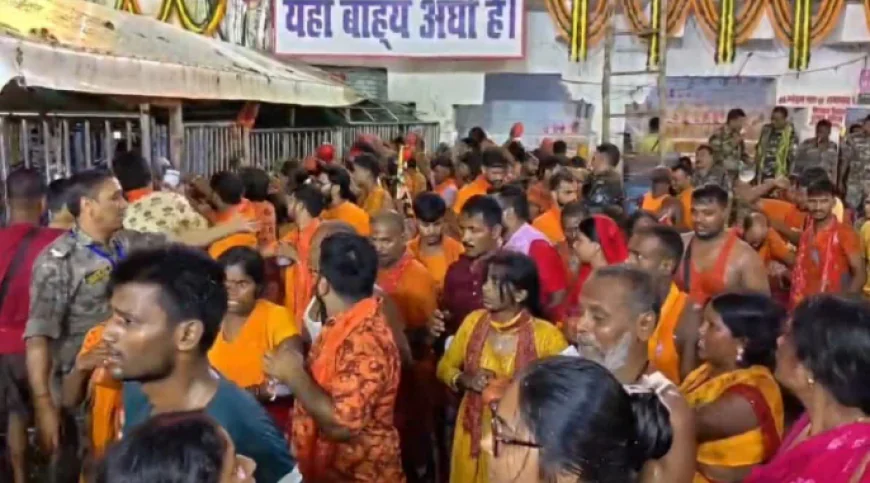 सावन की आखिरी सोमवारी पर शिवालयों में उमड़ी श्रद्धालुओं की भीड़, बम-बम भोले के जयकारों से गूंजा बाबाधाम