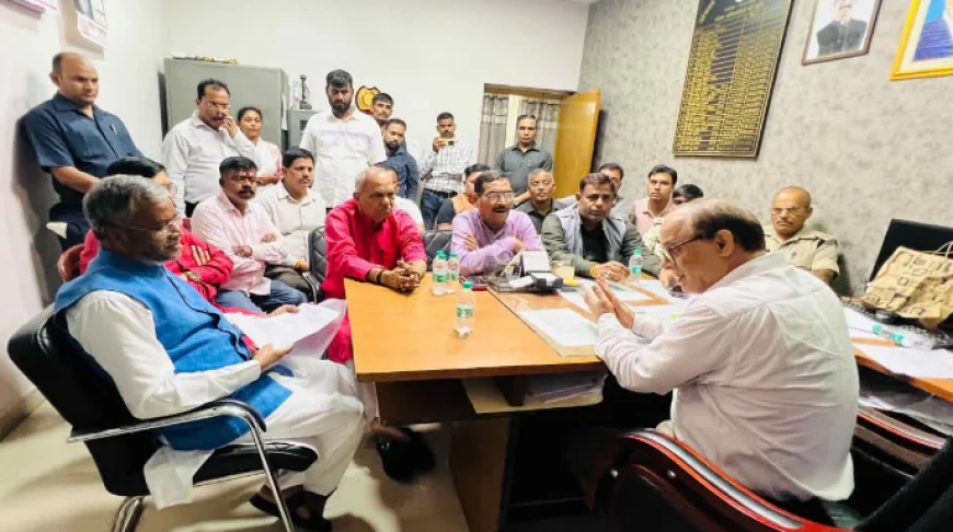 रांची सदर सीओ से मिले नेता प्रतिपक्ष बाबूलाल मरांडी, कहा : एकतरफा कार्रवाई से बाज आएं पदाधिकारी, नहीं तो धरने पर बैठेंगे