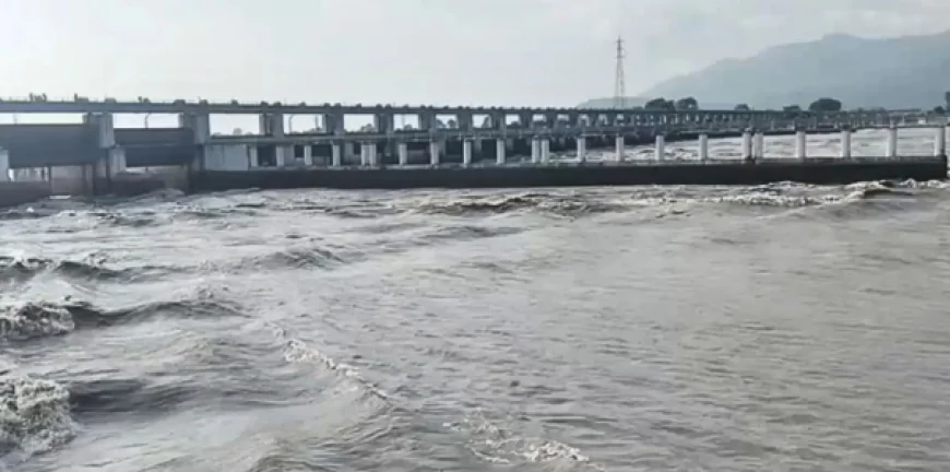 Nepal Flash Flood : नेपाल में जल प्रलय के बाद गंडक में बढ़ा पानी, बैराज से 4 बार छोड़ा गया, 3 मीटर तक उठ सकती हैं लहरें, जानिए CM सम्राट चौधरी ने क्या कहा?