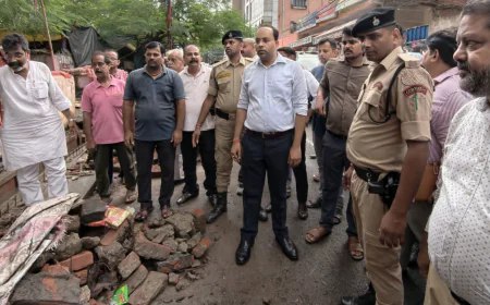 डीएम ने किया मेला क्षेत्र की सड़कों एवं नालियों का पैदल निरीक्षण, दिए आवश्यक दिशा निर्देश