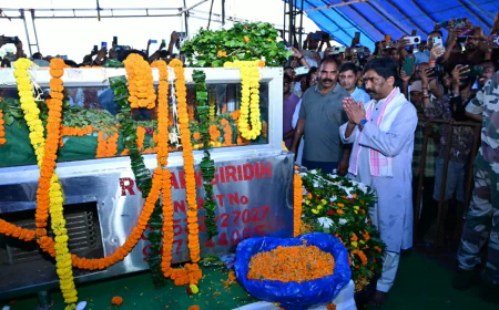 गिरिडीह पहुंचे CM हेमंत सोरेन, दिवंगत मंत्री सुदिव्य कुमार को दी भावभीनी श्रद्धांजलि