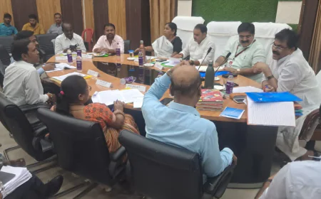 पितृपक्ष मेला की तैयारी को लेकर नगर निगम की बैठक, लापरवाही पर कार्रवाई के निर्देश, सफाई, रोशनी और पेयजल व्यवस्था पर विशेष जोर; 170 ठेला रिक्शा, 1500 डस्टबिन और 60 हाईटिपर खरीदने का निर्णय
