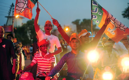 वाराणसी से वडनगर के लिए रवाना हुई सेवा संकल्प बाइक यात्रा