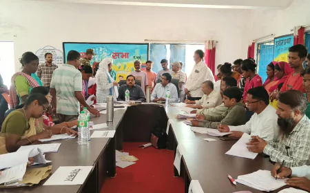 गुमला में SIR प्रक्रिया का CEO के. रवि कुमार ने किया निरीक्षण, जनजातीय मतदाताओं को दस्तावेज सत्यापन में सहयोग का निर्देश
