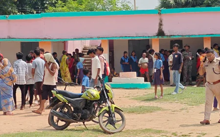 नवादा में शिक्षक पर छात्राओं से छेड़खानी का आरोप, स्कूल में हंगामा; पुलिस ने आरोपी शिक्षक को हिरासत में लिया