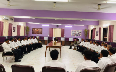 सैनिक स्कूल गोपालगंज में जीओसी ने शैक्षणिक व प्रशासनिक व्यवस्थाओं की समीक्षा की, कैडेट्स को नेतृत्व, अनुशासन और उत्कृष्टता के साथ राष्ट्रसेवा के लिए किया प्रेरित